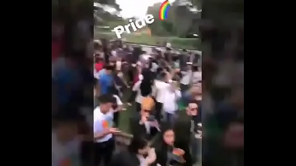 Leslie Shaw en la marcha LGBTI❤ ? [SD, 854x480]