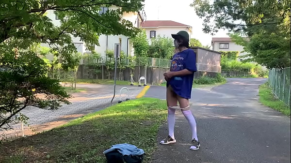 女装まゆの早朝露出散歩 