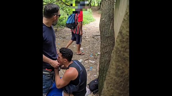 O CARA CASADO ME FODEU GOSTOSO NO MEIO DO PARQUE P&Uacute;BLICO