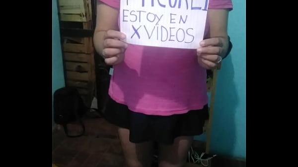 V&iacute;deo de verificaci&oacute;n por la noche mostrando un cartel certificado