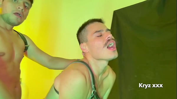 Follando despues de la sesi&oacute;n de fotos. PARTE 2 