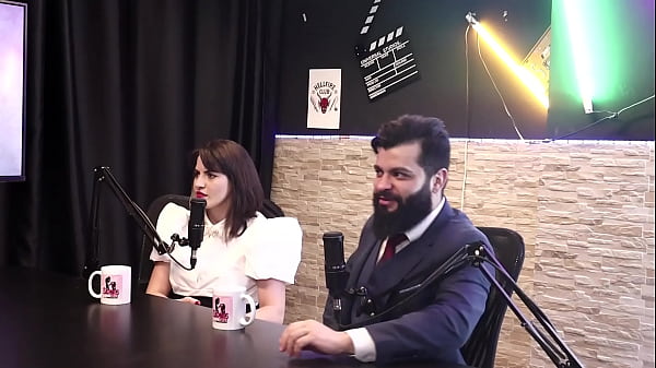 Eles criaram uma produtora e sofreram muito no mercado, j&aacute; tomaram golpe, e ela estava gr&aacute;vida quando entrou no mundo porn&ocirc; - Lady Snow e Lord Kenobi (SHEER/RED)