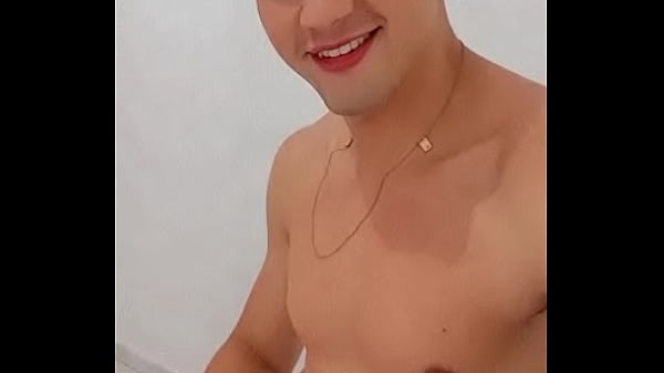 Garoto lindo esperando voc&ecirc; 