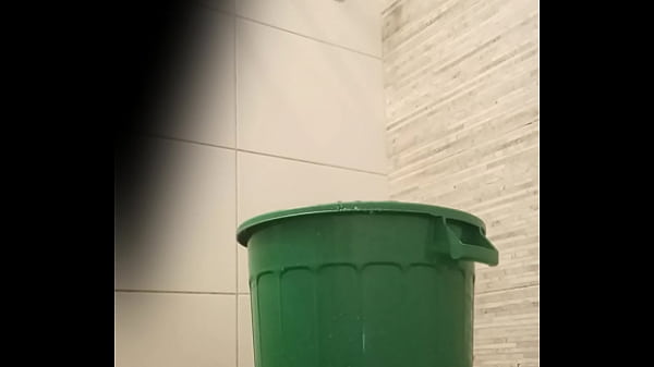 universitaria colombiana en viaje de negocios