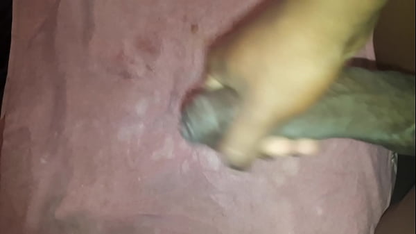 Novinho pirocudo gozando