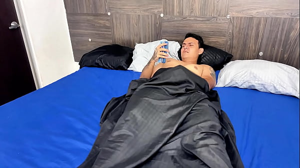 MY MILF STEPMOTHER CAN'T CONTAIN HERSELF WHEN SHE SEES MY HUGE COCK. HOMEMADE