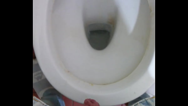 Pibe argentino meando 