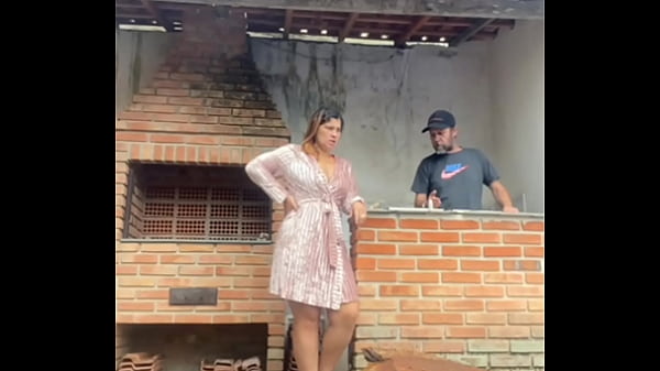 A Patroa pediu pro Pedreiro Olhar a descarga, S&oacute; pra ficar sozinha com ele, No Banheiro ela ficou Soltinha