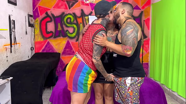 Sapatona Virgem chupa e fode melhor que mulher &eacute; sua amiga peituda se surpreender! (Extremando aqui no xvideos Renata Gomes)