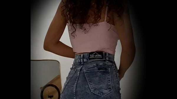 venezolana cambi&aacute;ndose despu&eacute;s de un polvo 