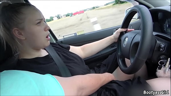 Teen with big ass gets fucked in car 