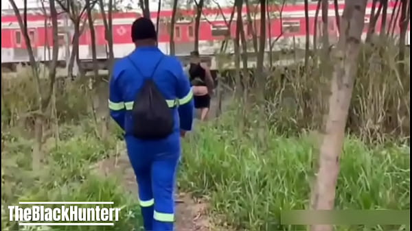 Uma foda no mato depois do trabalho  