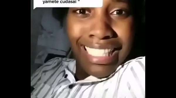 Morena tonta diciendo Yamete Kudasai