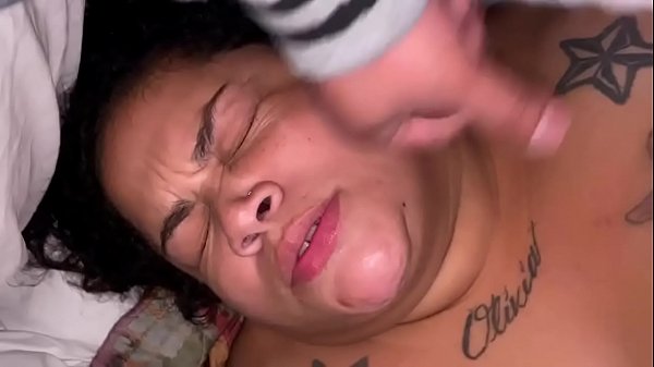 Rico puta me lo chupa