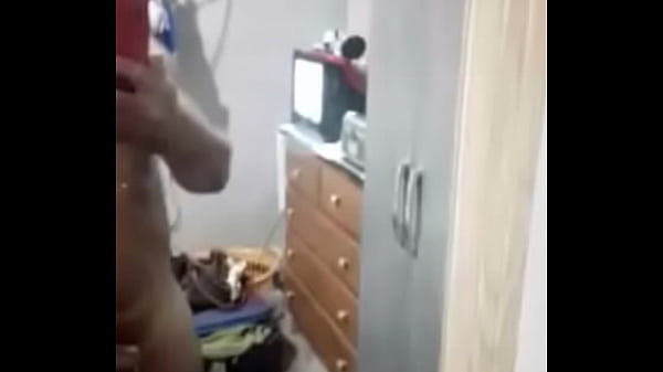 Peixeiro totalmente nu  