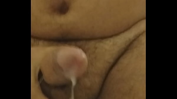 Socando consolo no cuzinho e gozando