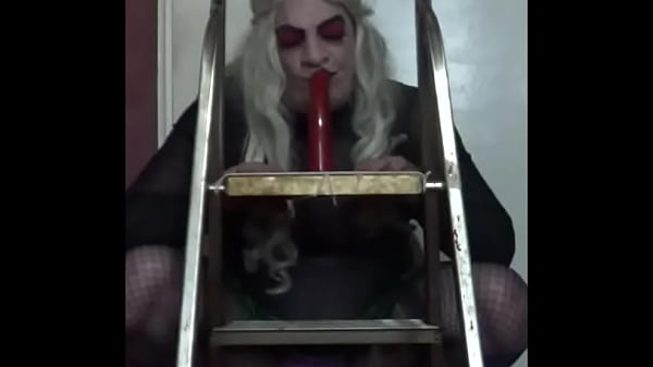 crossdresser loves ass to mouth 