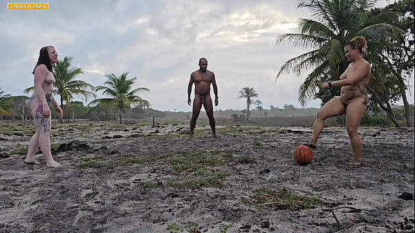 O JOGO DE FUTEBOL ESTAVA MUITO CHATO MELHOR E TRANSAR