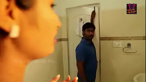 telugu Hot Young Girl Hot Romance in Bathroom