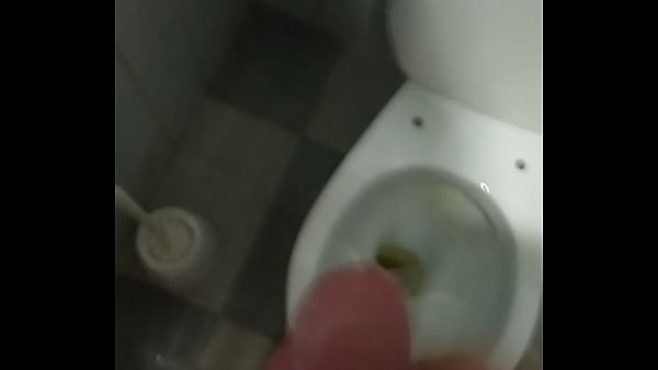 Se pone dura en el bar  