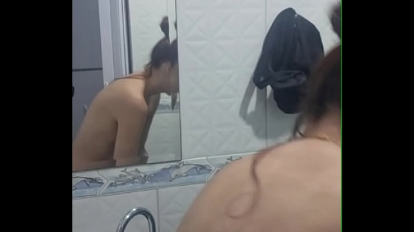 Married woman lost cell phone filming herself in the shower for her lover!