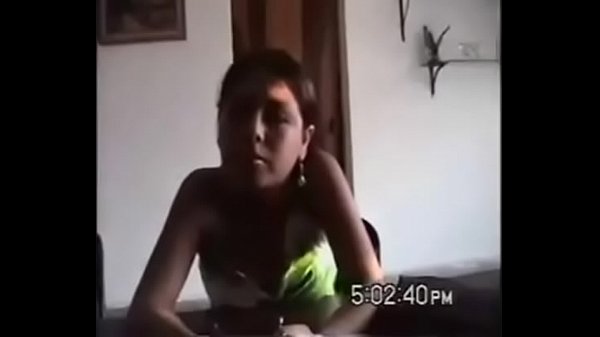 Le doy empleo y a cambio me da las nalgas.