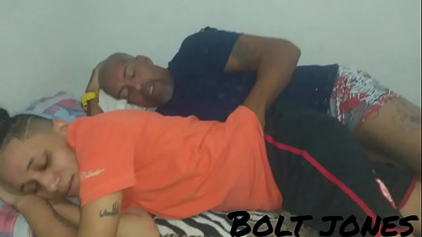 FUI PARA QUARTO DA MINHA PRIMA L&Eacute;SBICA DEU UMA FODA GOSTOSA