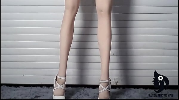 12 AUTOMATIC WOMAN Glamour girl - A Glamour is simply a doll who has a natural attractiveness that is irresistible to men.