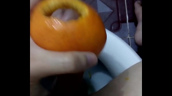 Thủ d&acirc;m bằng quả cam