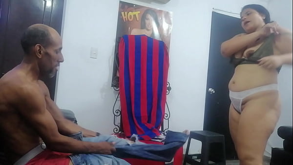 le orde&ntilde;o sus enormes tetas