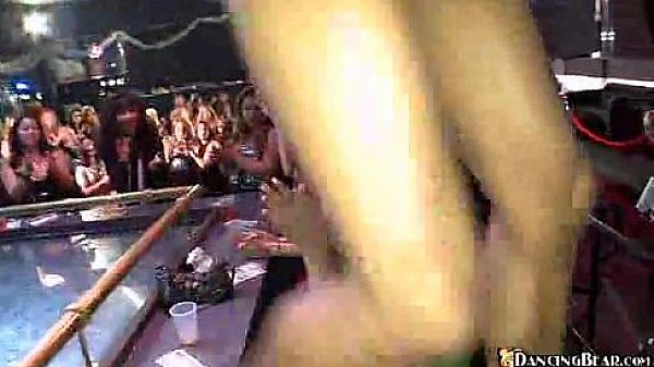 HOT Blond Latina Milf. Who is she?! name pls  