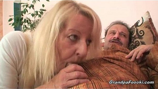 Awesome babe enjoys threesome sex