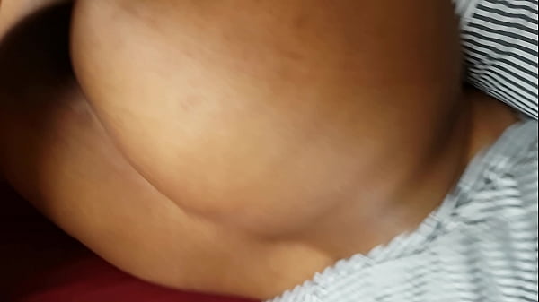 A m'exciter avec ce gros cul de la je craque !