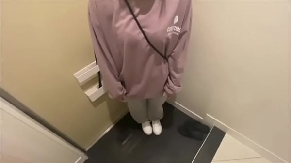 【彼氏がいるのに先輩のごつごつしたチンコを求めてしまい浮◯する女子◯生。