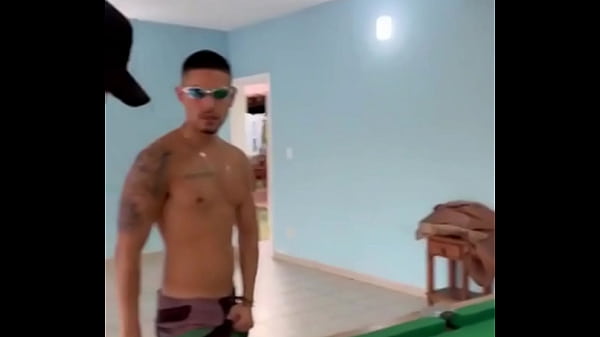 SENDO ARROMBADO POR DOIS DOTADOS 