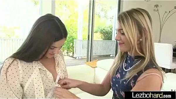 Teen Lesbians Licks And Kiss Their Curvy Body Parts vid-08