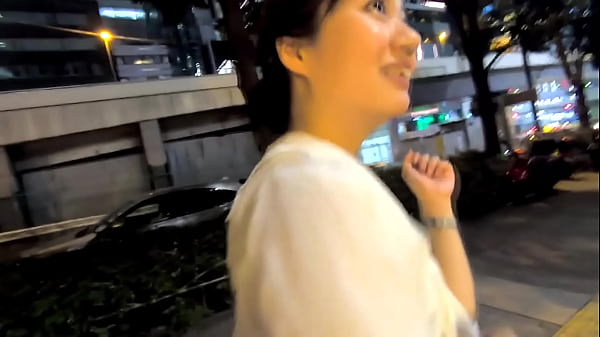 お酒を抜いてくれるような濃厚キス&rarr;いやらしい舌使いで舐めあげるフェラチオの神対応！！白衣の天使が自ら腰を振っちゃうドエロい光景！！ナース服が淫らにはだける憧れのシチュエーションで盛り上がりまくり！！尽くされまくって中出しに顔射に精子ぜんぶ出しきっちゃいました！！