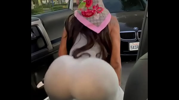 Black woman ass shaking in public