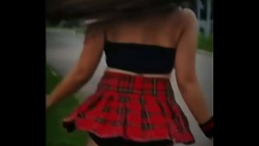 Morra Mexicana de 19 A&ntilde;os Camina Sensualmente Provocando con su Culo Grande Antes de Bailar y mover ese culote sexy!! &ndash; Mueve Ese Rico CULOTE