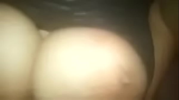 Rubia puta muestra sus enormes tetas. Lan&uacute;s