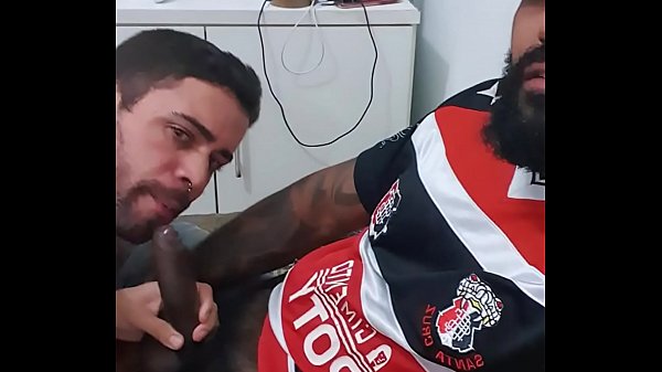 Jogando com a rola do vitor guedes