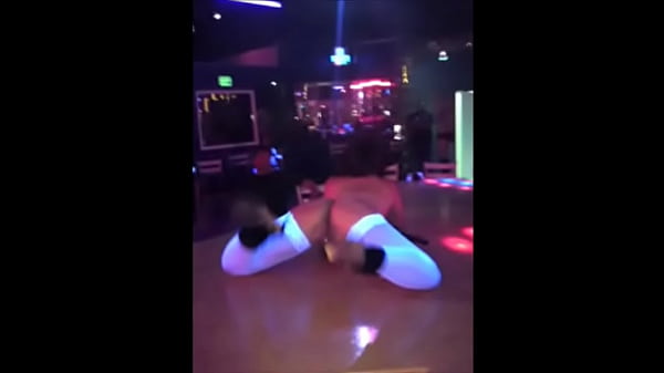 bailarina exotica en table