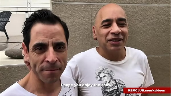 Macho arabe cogiendo a pelo