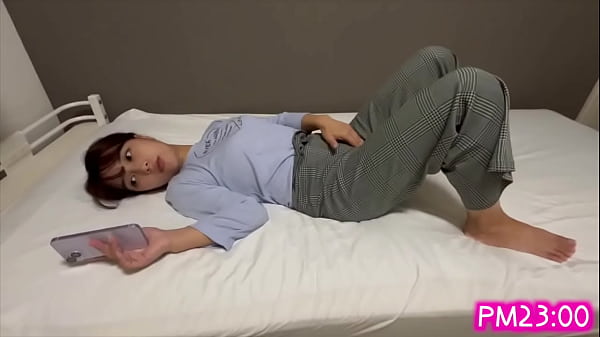 一人暮らし女子大生の夜の生活ルーティン。寝る前に必ずオナニーでイってから寝る女子大生。