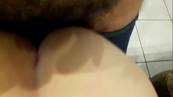 Se&ntilde;ora culona madura dice que es hora de la carne. Me visita seguido, tomamos, bailamos cumbias desnudos, y luego le doy su carne hasta que queda llena.