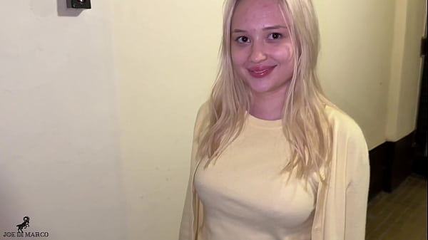 I fuck my teen blonde neighbor while I was on vacation