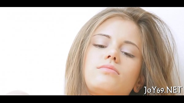 Solo cutie rubs itching twat