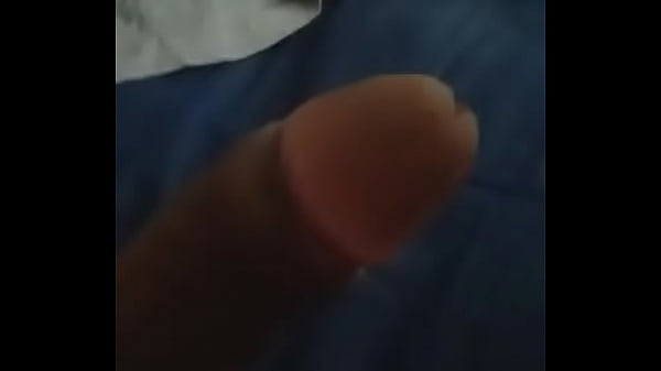 Amigo de pap&aacute; me manda v&iacute;deo masturb&aacute;ndose  