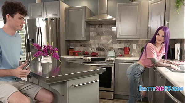 Cant Believe Squirters Are Real & My StepSIS IS ONE!!