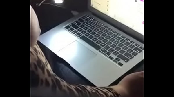 Esposa se muestra por skype a desconocido